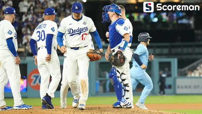 '9출루' 경기 다음날 선발 등판 오타니, 4실점…LA다저스는 토론토에 패하며 2-2 동률